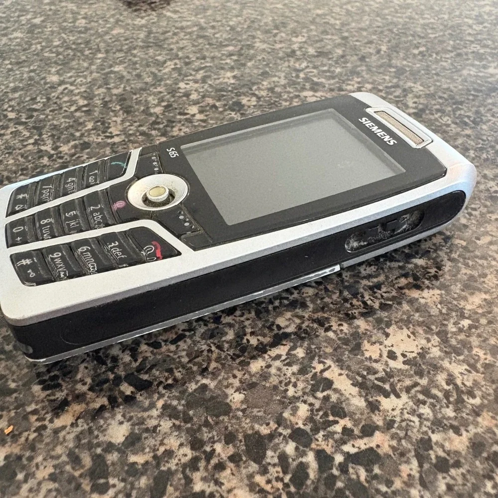 Vintage Siemens S65 Mobile Phone Silver Black Candybar Cell Phone for Parts Prop
